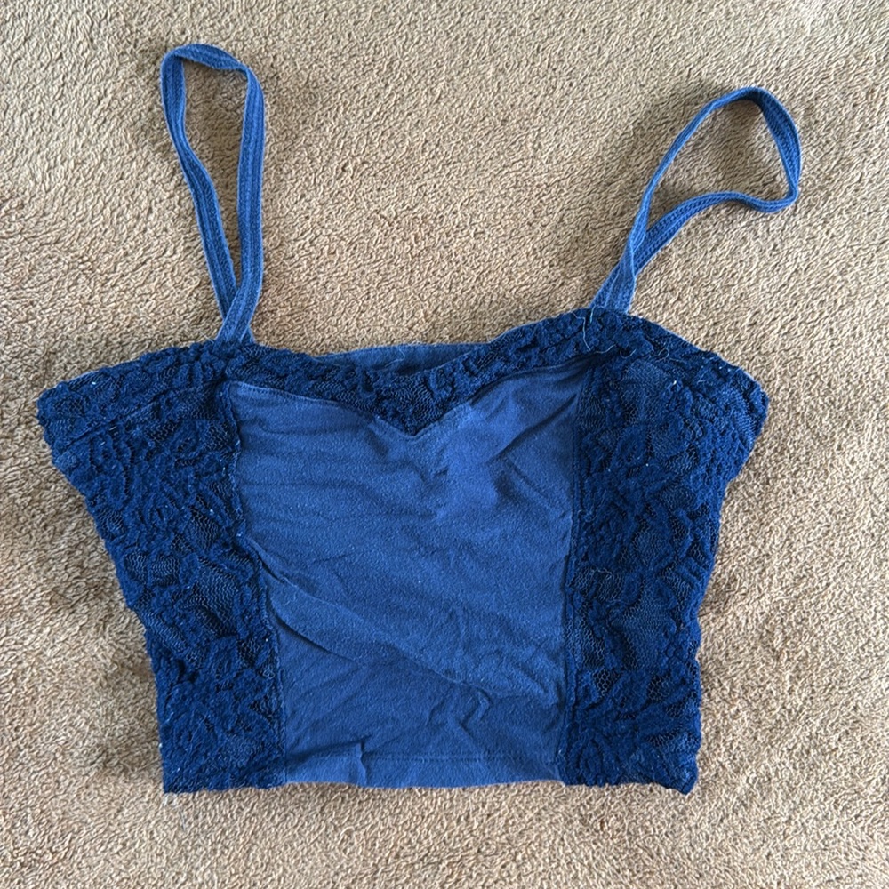 Hollister & Gilly Hicks 5 pack tees and grey blue white tanks - Picture 5 of 8